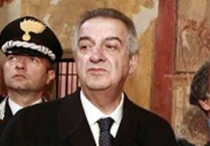 Il ministro Ornaghi al taglio delle torta della <b>Pietro Scola</b> di Rancio <b>...</b> - il-ministro-ornaghi--300x209