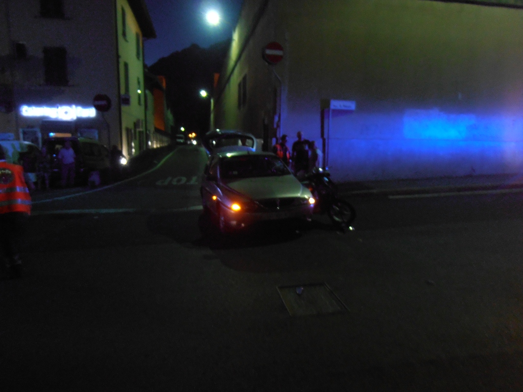 Incidente auto moto, centauro finisce all’ospedale