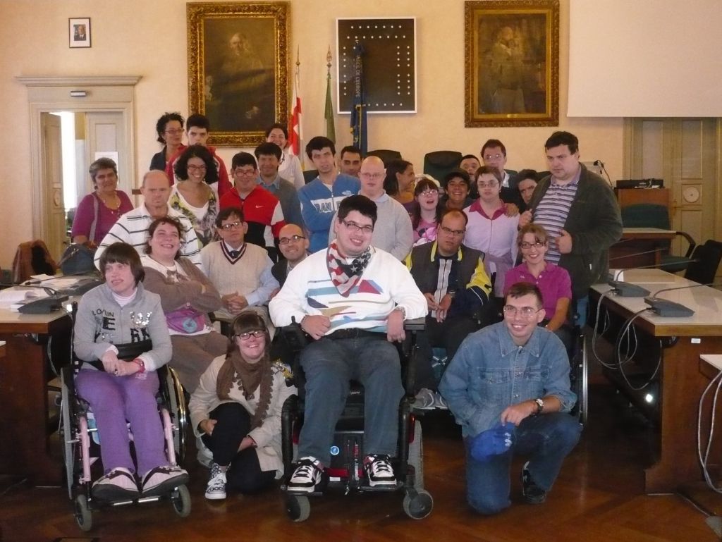 Asta benefica alla Canottieri con le opere dei ragazzi di Artimedia