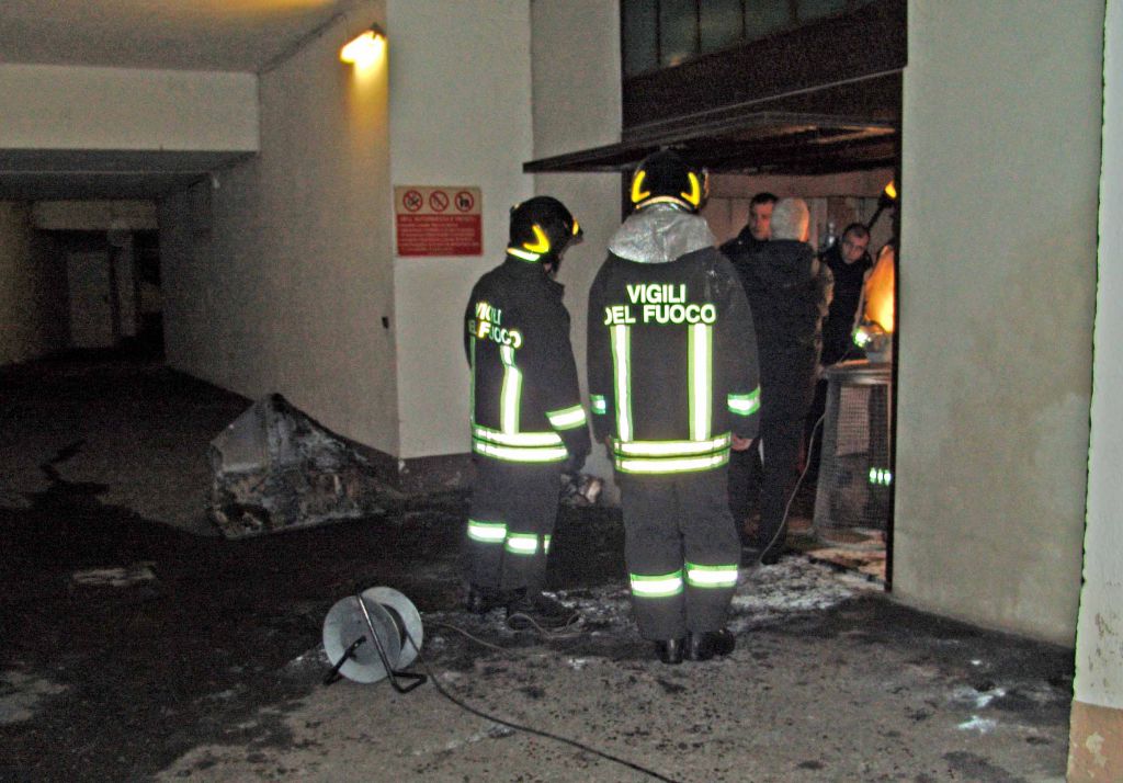 Valmadrera: incendio in un garage, va in fiamme un presepe