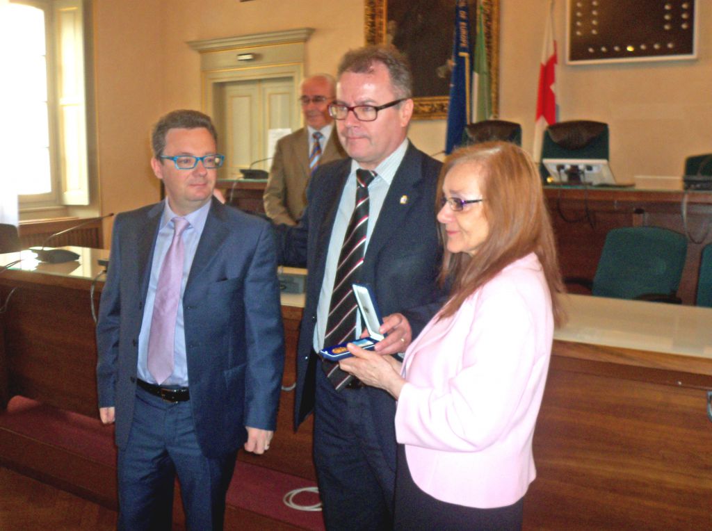 Medaglia a Polverari: “Intitolare una piazza alla solidarietà”