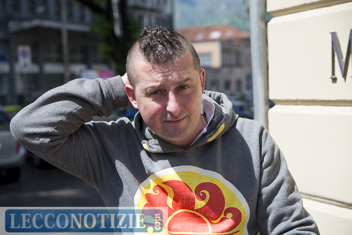 Violenti in centro, picchiato il titolare del bar Manzoni