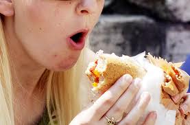 Che ti mangi in spiaggia? Tra i preferiti i panini, frutta e verdura