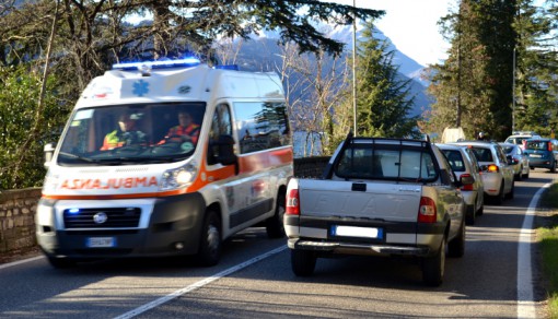 Ambulanza - scontro auto moto a Mandello