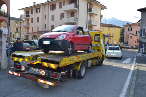 Auto ribaltata a Mandello - 25 febbraio 2014 (2)