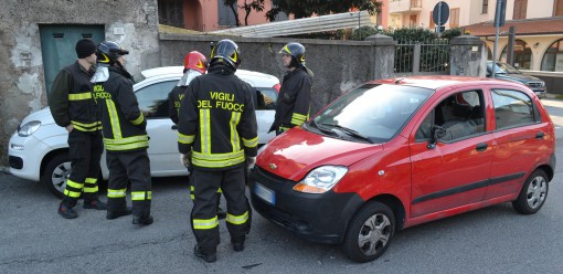 Auto ribaltata a Mandello - 25 febbraio 2014 (3)