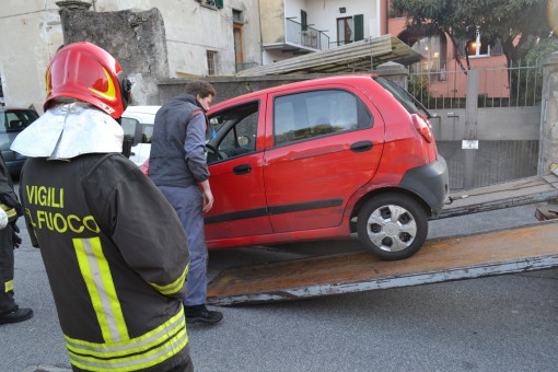 Auto ribaltata a Mandello - 25 febbraio 2014 (4)