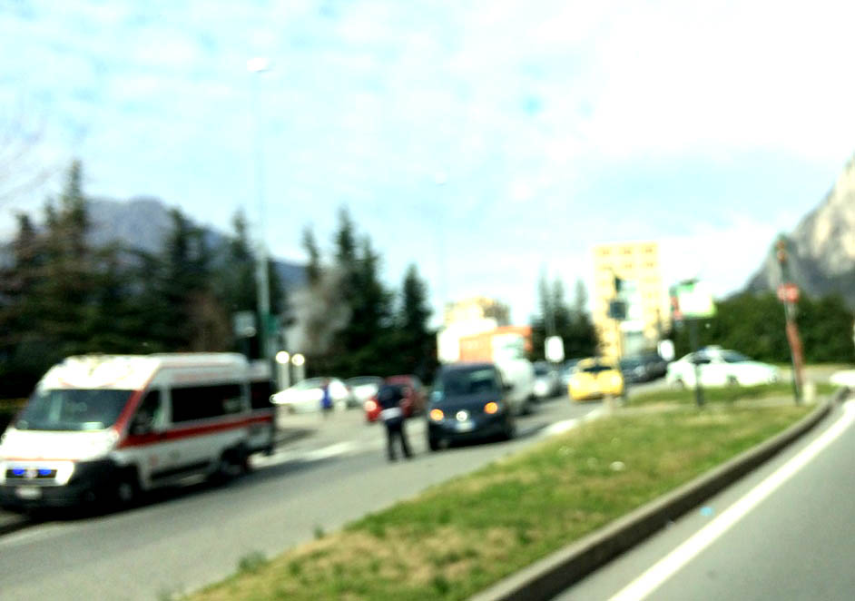 Lecco. Pedone investito davanti alla Meridiana