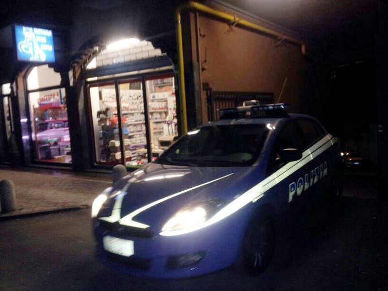 Dramma in centro, 80enne si butta dal quarto piano