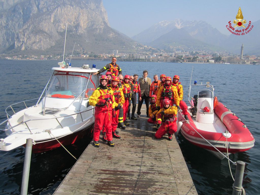 Salvataggi in acqua: pompieri al corso di autoprotezione