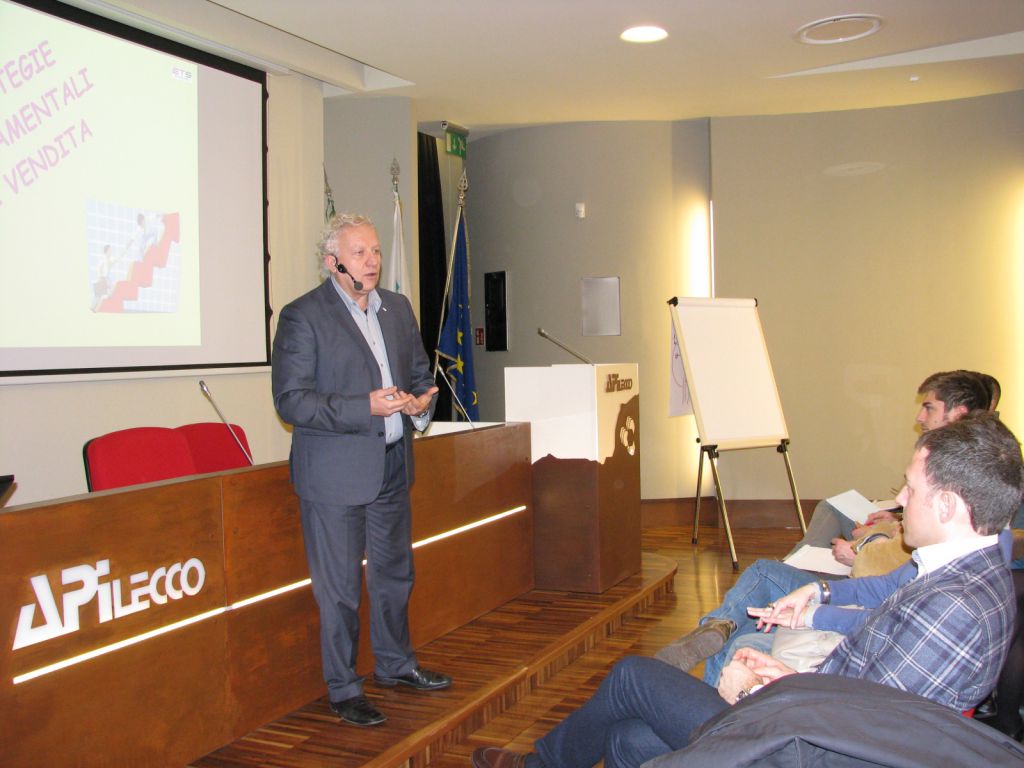 “Imprenditori imparate a vendere”, successo per il corso di API