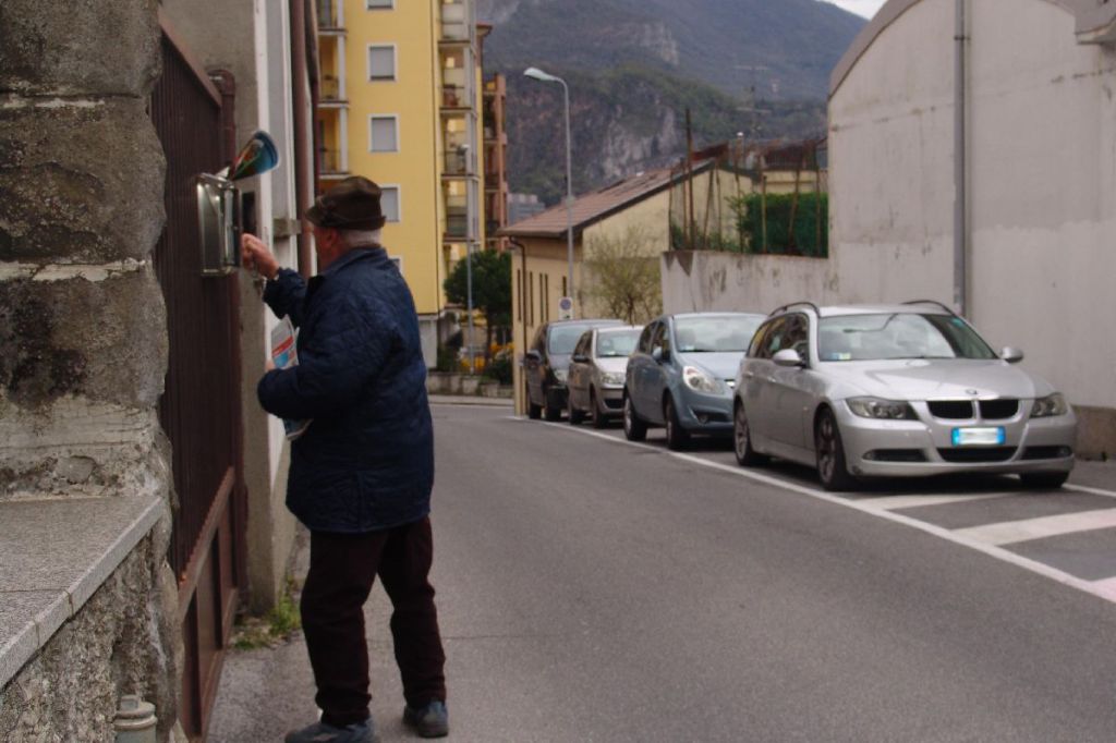 “Nuova” via Fiume, residenti furiosi: “Disagi e pericoli”