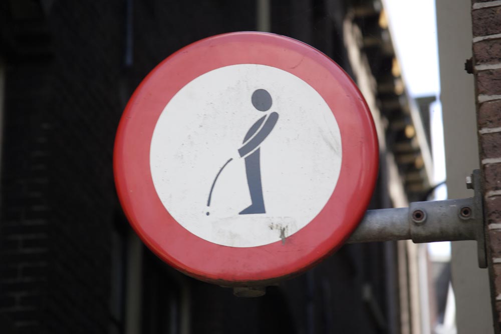 S. Patrizio, dopo la festa la lamentela: “Via Parini come una latrina”