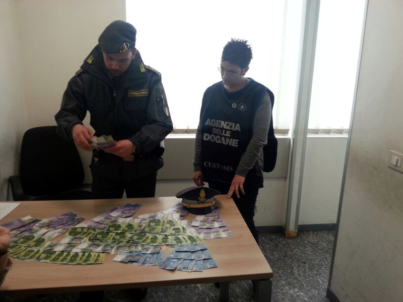 Chiasso. Presa alla frontiera con 78mila euro nella borsetta