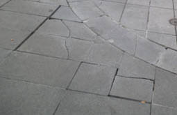 Restyling per p.zza Cermenati, via i vecchi lastroni, si inizia lunedì