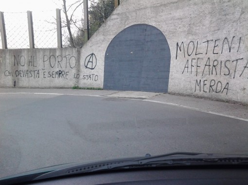 scritte muro varenna - porto olivedo