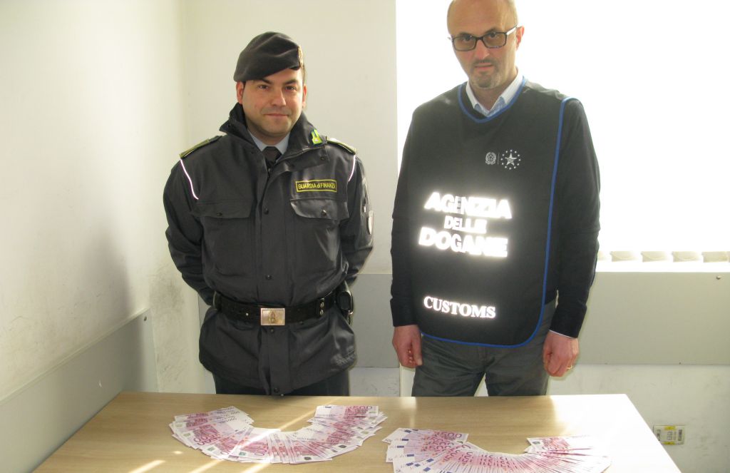 110mila € nascosti nel giubbino, la Gdf ferma al confine ingegnere russo
