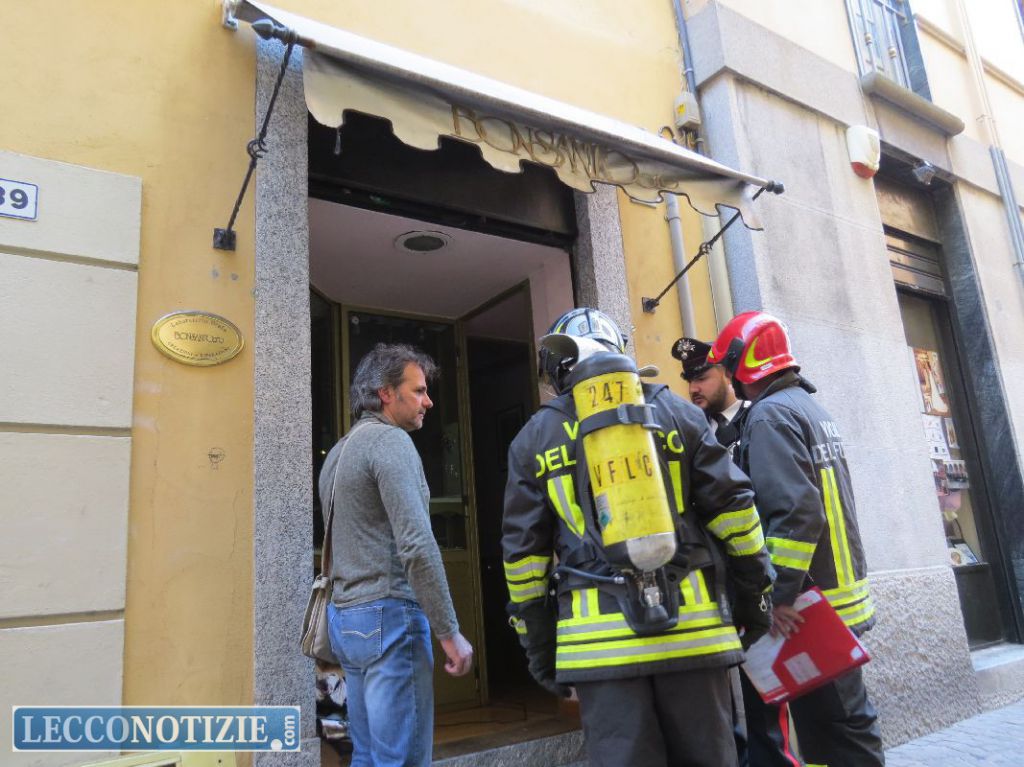 Incendio in via Mascari: fiamme alla gioielleria “Bonsanto”