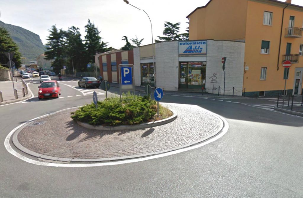 Rondò pericoloso e a Pescarenico cambia la viabilità