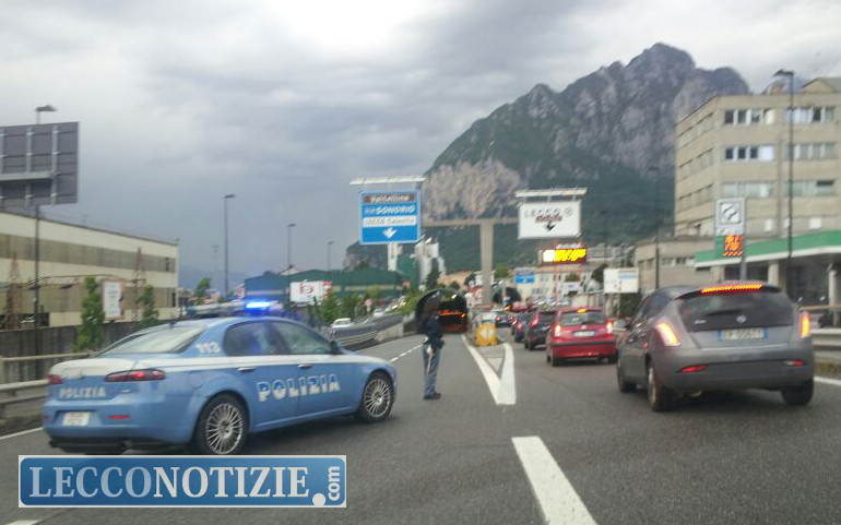 Chiuso l’attraversamento di Lecco causa incidente
