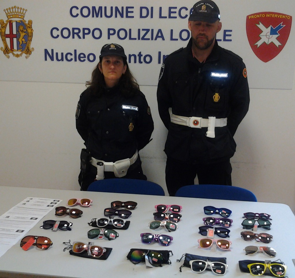 Occhiali contraffatti sequestrati in centro dalla Polizia Locale