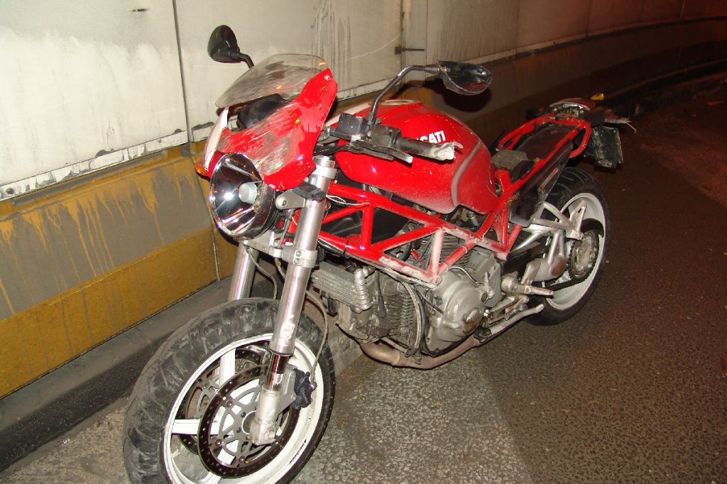 Incidente nell’attraversamento, ferito un motociclista