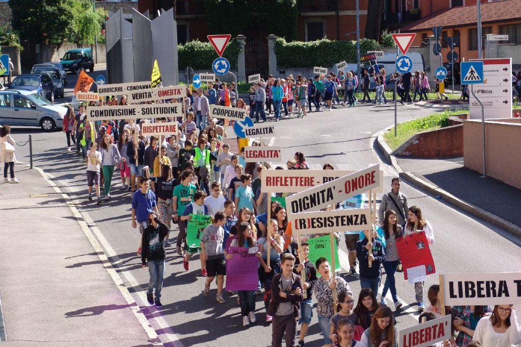 I bimbi sfilano contro le mafie: in 700 per il “Legalitour”
