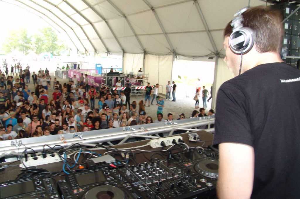 Apre il “Nameless”: via alla 3 giorni di musica elettronica