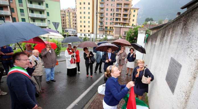 Acquate: inaugurata la targa dedicata al senatore Valsecchi