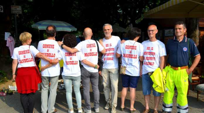 Mandello: sindaco e Giunta ai giardini a tu per tu con i turisti