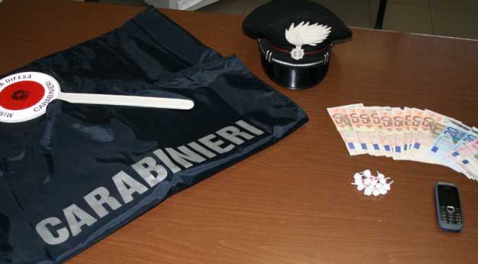 Accoltellato davanti alle scuole, ora è in arresto per spaccio