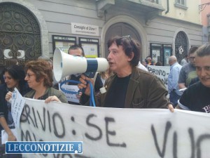 La manifestazione contro la chiusura del canile, al centro Ezio Venturini