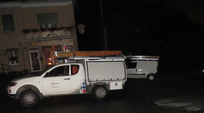 Lecco. Black out nella zona alta di Laorca. Tecnici Enel al lavoro