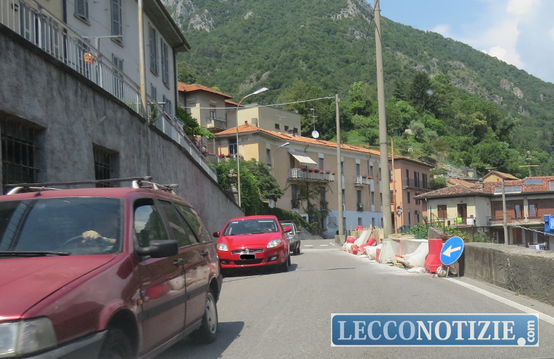 Laorca. “Quel cantiere abbandonato da giorni sta creando disagi”