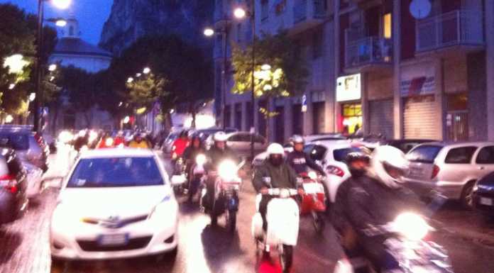 8° Giro notturno del lago in Vespa: missione compiuta