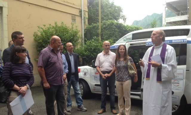 Con il contributo di 18 aziende donato un furgone all’Auser