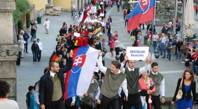 “Festival Zelioli”: sfilata in centro per i cori giovanili europei