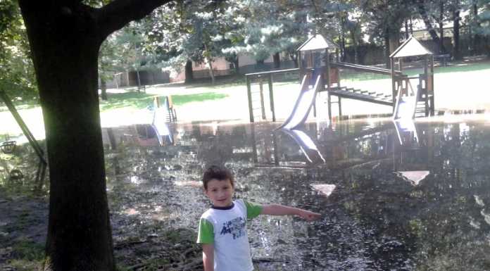 Maggianico, parco giochi di Villa Gomes in versione piscina