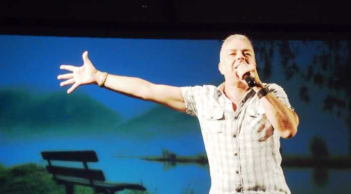 Van de Sfroos incanta Garlate, spettacolo al Museo della Seta