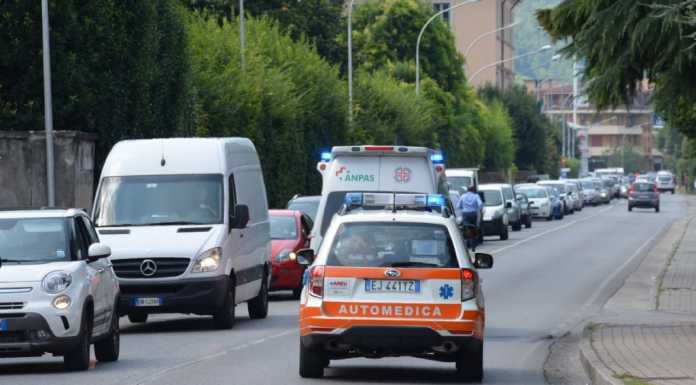 Un incidente blocca via Statale, un ferito e code a Garlate