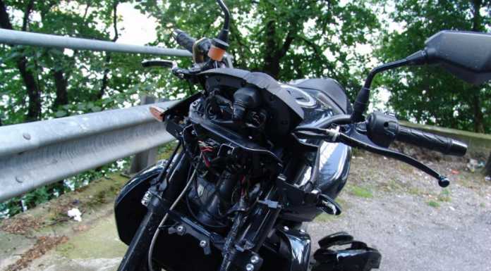 Moregallo: cade dalla moto e “vola” nel lago, è salvo