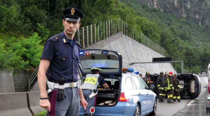 Auto si ribalta sulla SS36 in zona Orsa, code verso Lecco