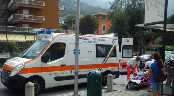 Malore alla fermata del bus, soccorsa una donna anziana