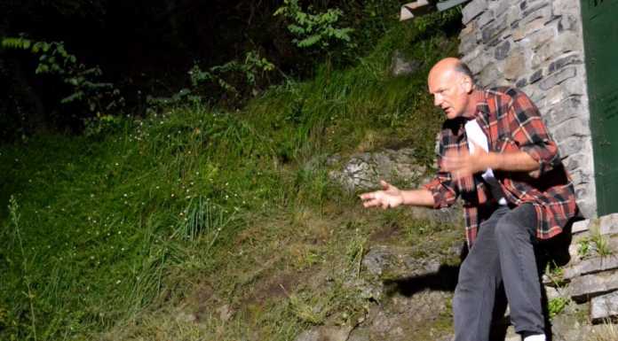 Varenna: il teatro sale alla sorgente del Fiumelatte