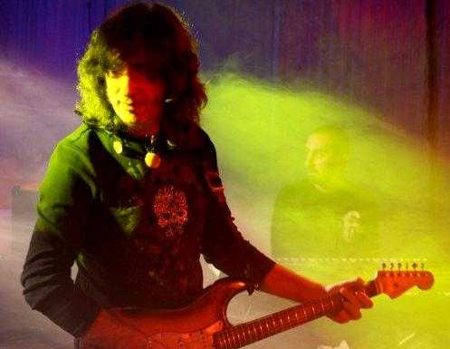 Varenna: Radius indisposto, arriva lo storico chitarrista di Zucchero