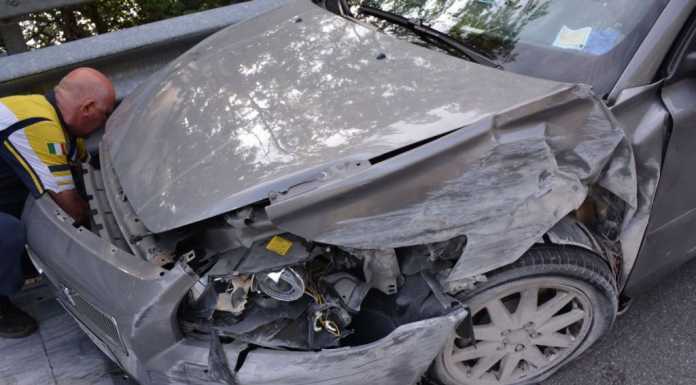 Pescate: auto si schianta contro un muro, 71enne ferito