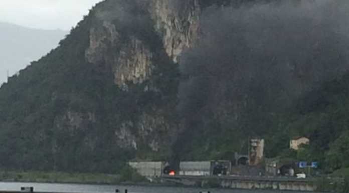 Abbadia, 2 incidenti in SS36: auto in fiamme, una si ribalta