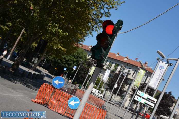 lavori lungo lago - piazza cerenati (1)