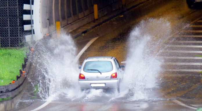 Bomba d’acqua su Lecco: strade allagate e qualche disagio