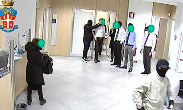 Due arresti per il “colpo” alla Deutsche Bank di Casatenovo